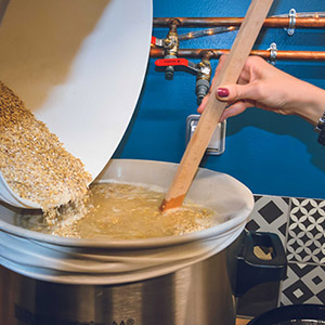 https://www.lesbrasseursdelavie.com/wp-content/uploads/2025/04/Brasseurs-de-la-Vie-Saint-Gilles-croix-de-vie-craft-beer-biere-artisanale-biere-bio-biere-locale-brassage-vendee-tourisme-tireuse-a-bieres-2.jpg